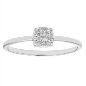 Diamond Accent Cushion Shaped Ring White Gold 💍